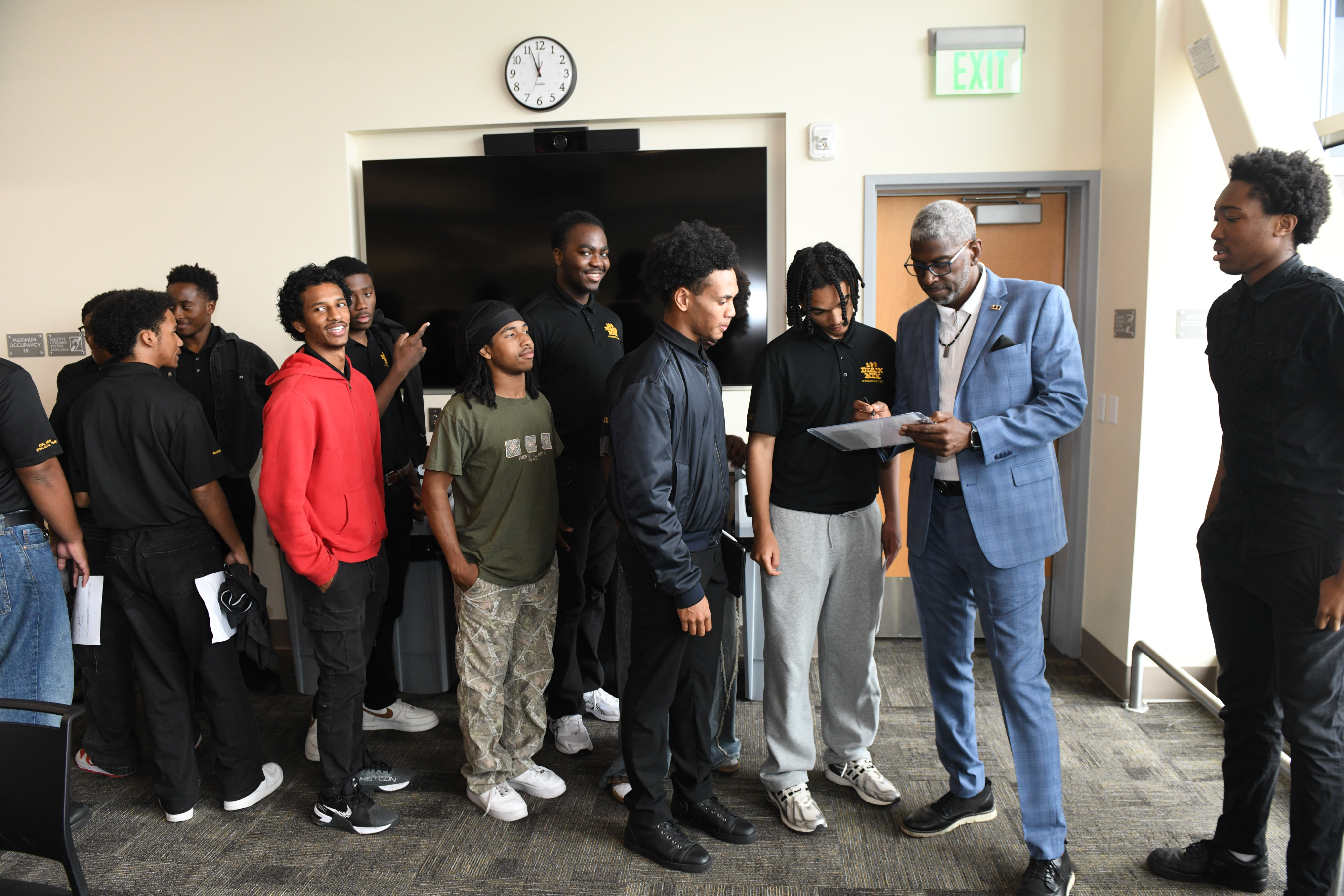 Mentor speaking with students